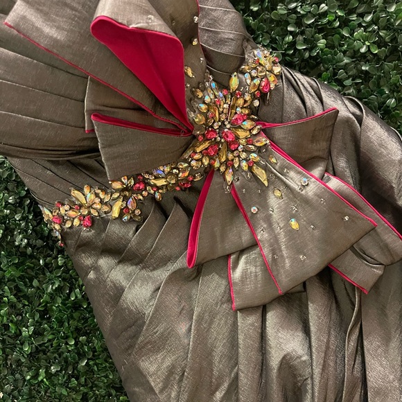 Claudine Chrome and Hot Pink Beaded Bow Prom dress, homecoming, dance - Picture 2 of 7